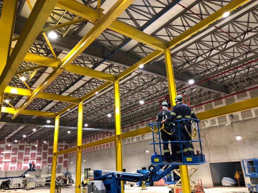 Instalação de equipamentos industriais realizada pela Priore Metalurgia