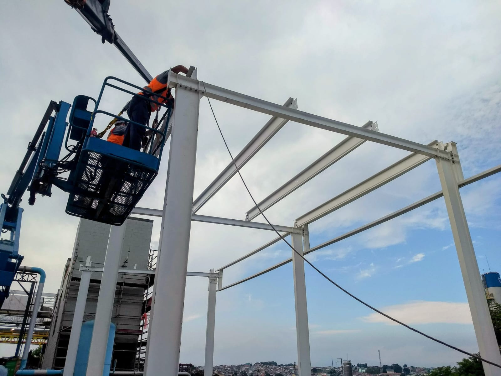 Instalação industrial com precisão pela Priore Metalurgia