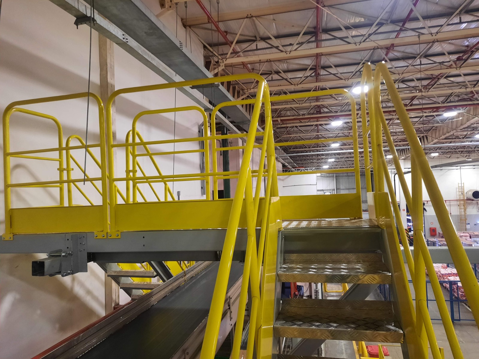 Serviço de serralheria com precisão pela Priore Metalurgia